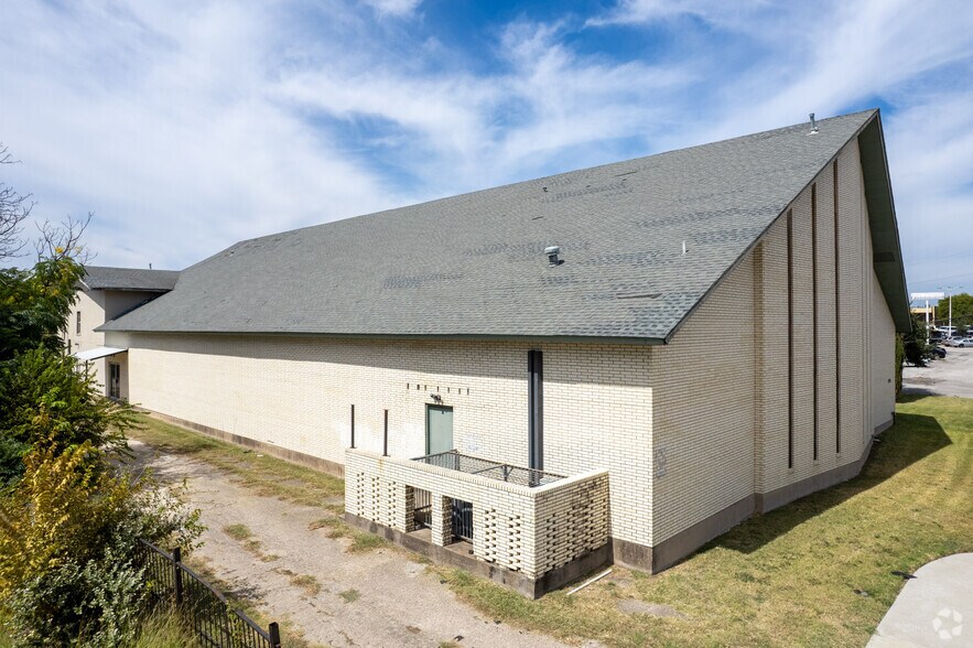 More Photos Of 1700 New York Ave, Arlington Religious Facility For Sale