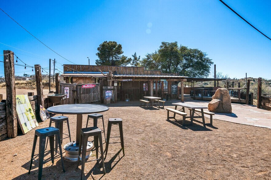More Photos Of 1200 N Jefferson Dr, Oracle Bar For Sale