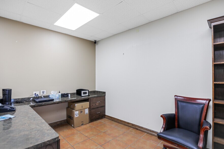 More Photos Of 802 E Expressway 83, La Joya General Retail For Sale