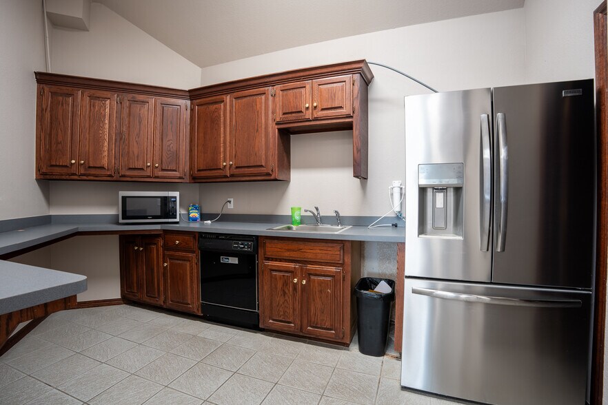 More Photos Of 1900 E 15th St, Edmond Office For Sale