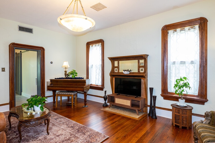 More Photos Of 33 Old Mission Ave, Saint Augustine Specialty For Sale