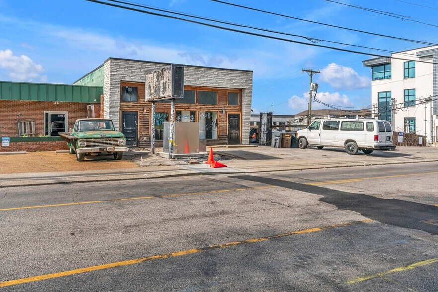 More Photos Of 823 Woodland St, Nashville Freestanding For Lease