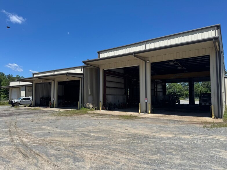More Photos Of 175 Private Road 7335, De Berry Industrial For Sale