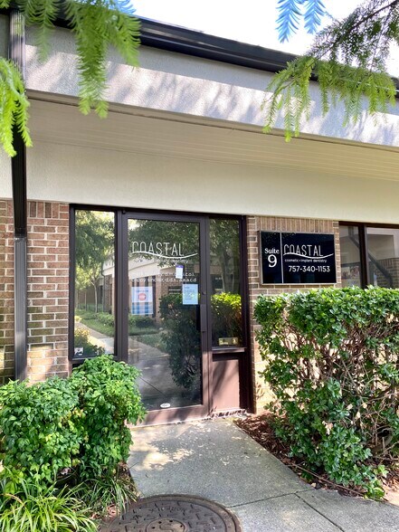 More Photos Of 240 Mustang Trl, Virginia Beach Unknown For Lease