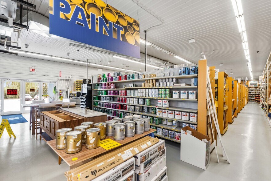 More Photos Of 1054 Gillan Rd, Renfrew General Retail For Sale