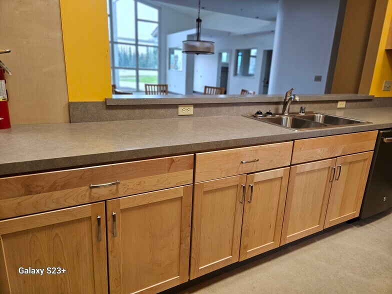 More Photos Of 1736 Farmers Rd loop, Fairbanks Healthcare For Sale