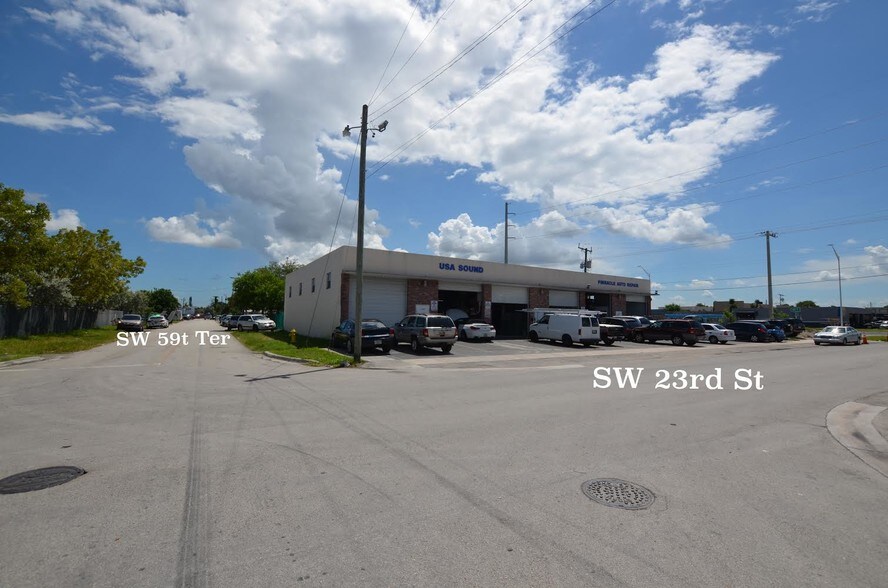 More Photos Of 5960-5992 SW 23rd St, West Park Showroom For Sale