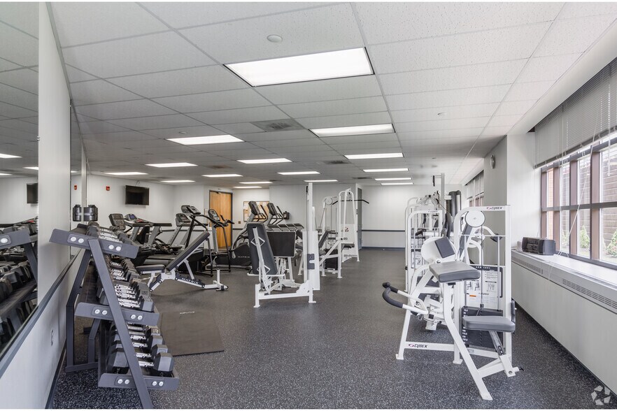 More Photos Of 300 Corporate Center Dr, Camp Hill Office For Lease