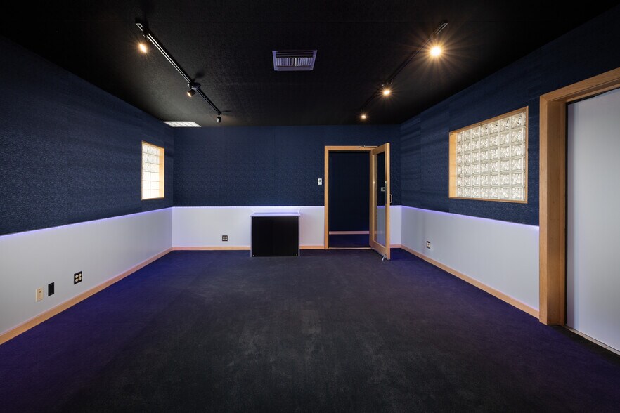 More Photos Of 5102 Vineland Ave, North Hollywood Movie Radio TVStudio For Sale