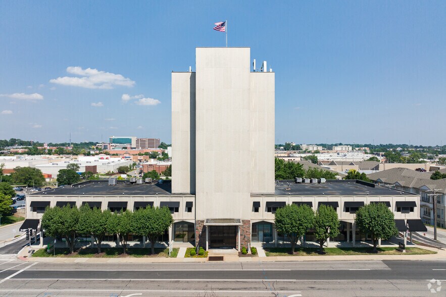 More Photos Of 1750 S Brentwood Blvd, Brentwood Office For Lease