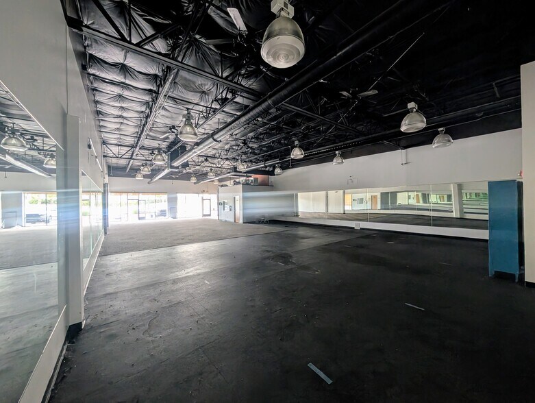 More Photos Of 6220-6230 US 287 HWY, Arlington Unknown For Lease