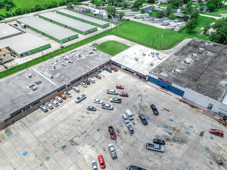 More Photos Of 1200-1232 FM 1462 Rd, Alvin Storefront For Lease