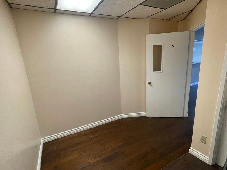 More Photos Of 4550 Kearny Villa Rd, San Diego Office For Sale