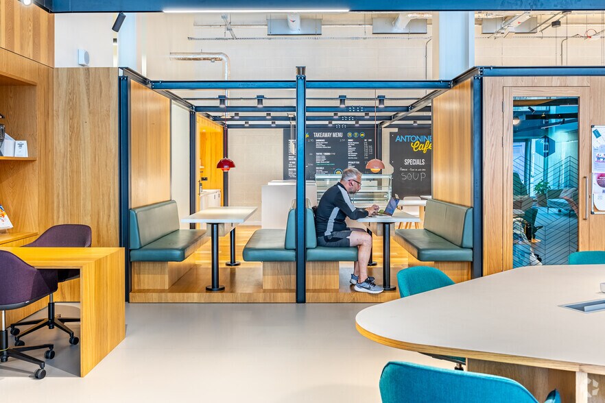 More Photos Of 1 West Regent St, Glasgow Coworking Space