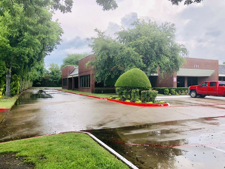 More Photos Of 211 W Pleasant Run Rd, Lancaster Office For Lease