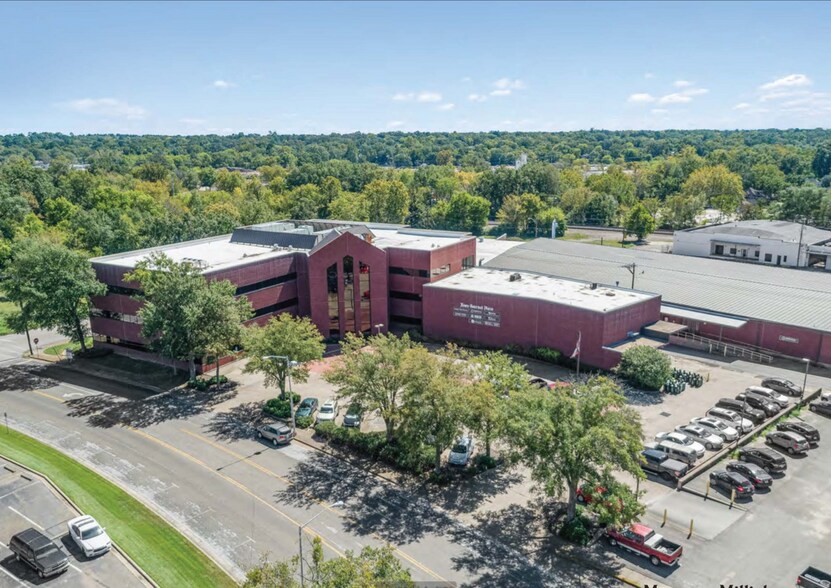 More Photos Of 323 E Tyler St, Longview Unknown For Lease