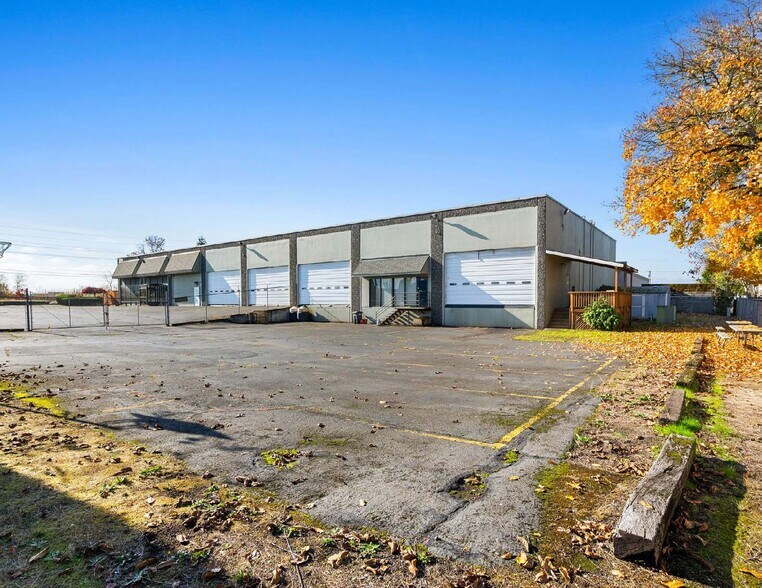 More Photos Of 21615 SW Tualatin Valley Hwy, Beaverton Showroom For Sale