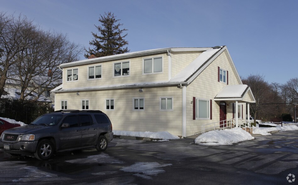 More Photos Of 24 Brentwood Rd, Bay Shore Medical For Sale