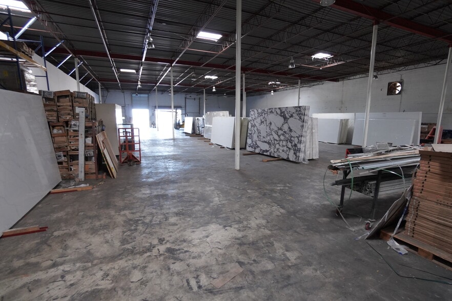 More Photos Of 10830 Composite Dr, Dallas Warehouse For Sale