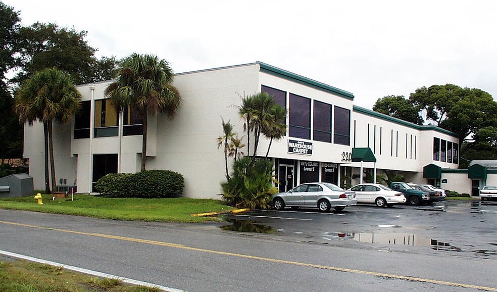 More Photos Of 210-220 W Brandon Blvd, Brandon Office For Lease