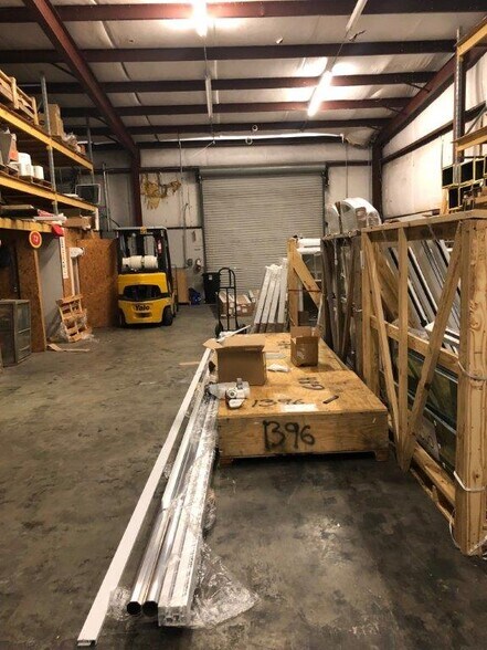 More Photos Of 572-2 Appleyard Dr, Tallahassee Warehouse For Lease