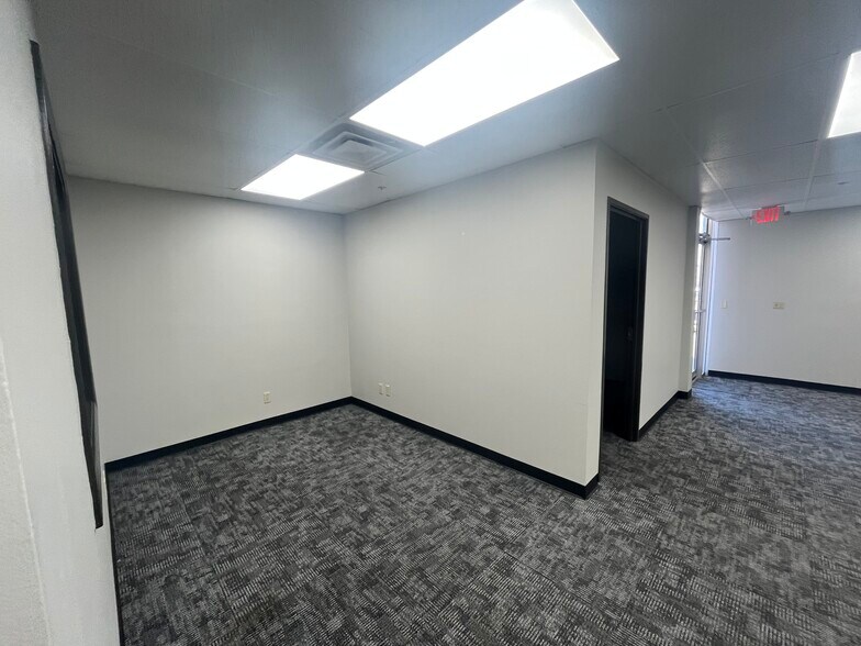 More Photos Of 4220-4232 Charter Ave, Oklahoma City Warehouse For Lease