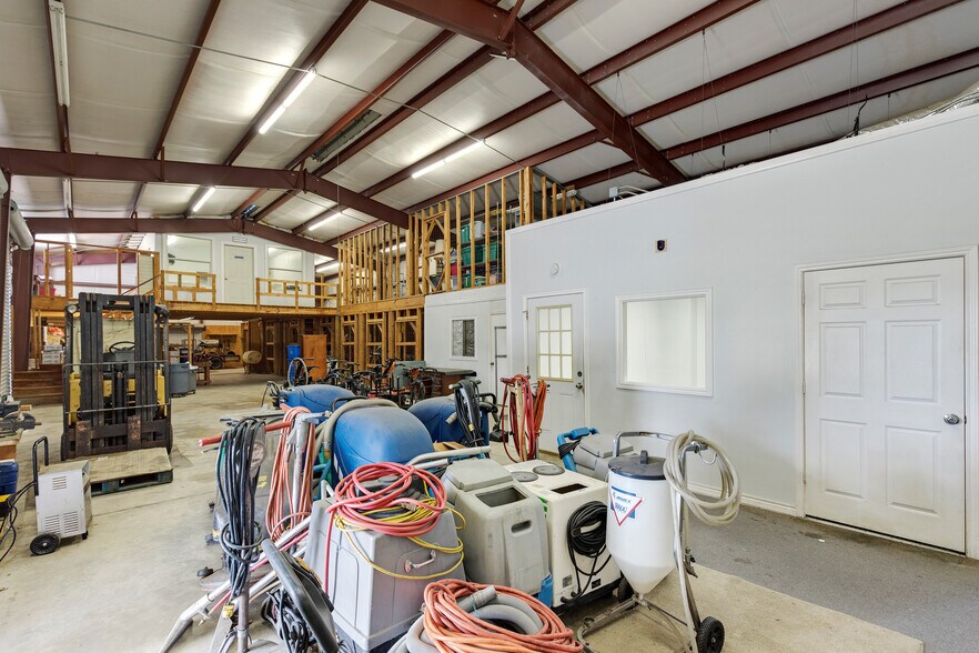 More Photos Of 11321 Neeshaw Dr, Houston Office For Sale