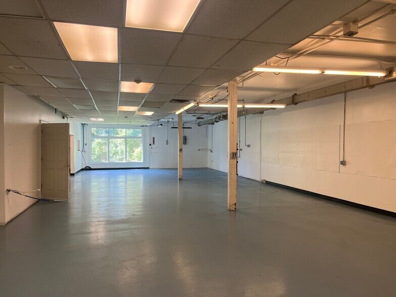 More Photos Of 4180 Gleaner Hall Rd, Ann Arbor Warehouse For Lease