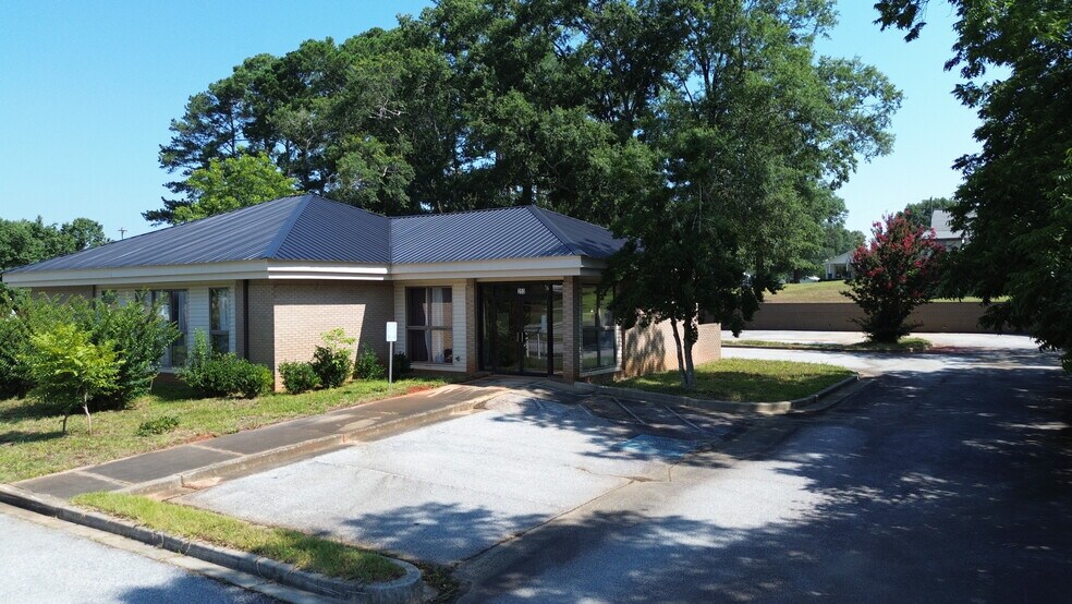 More Photos Of 253 E Savannah St, Calhoun Falls Freestanding For Sale