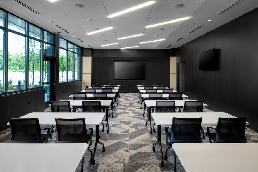 More Photos Of 501 Marketplace Ave, Coraopolis Office For Lease