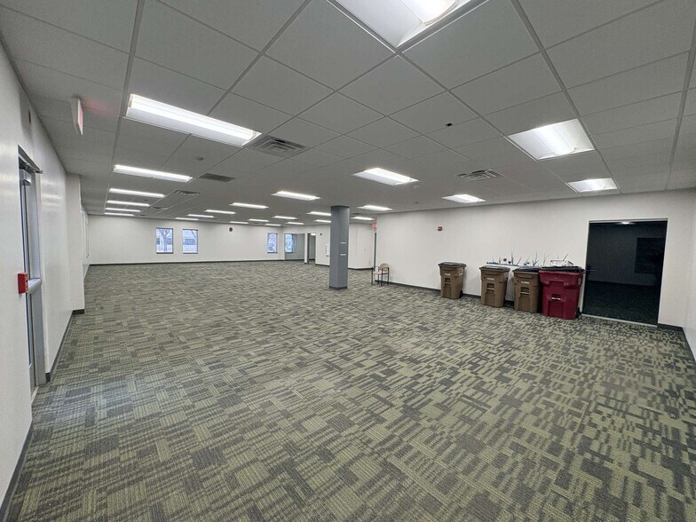 More Photos Of 4205 W 53rd St, Sioux Falls Office For Sale