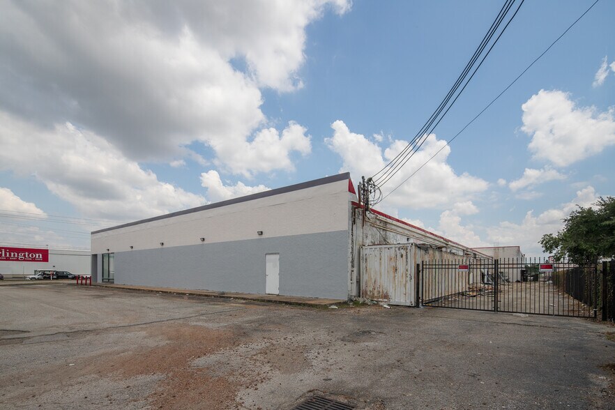More Photos Of 10200 Almeda Genoa Rd, Houston Unknown For Lease