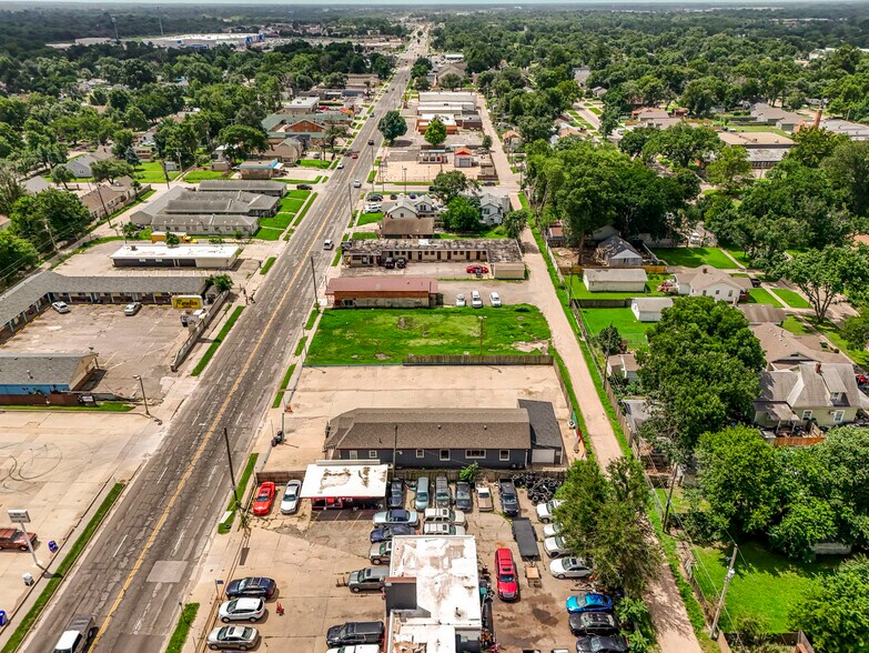 More Photos Of 2013 S Broadway St, Wichita Auto Dealership For Sale