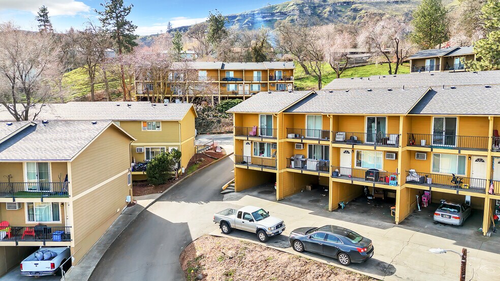 More Photos Of 2408 W 10th St, The Dalles Apartments For Sale