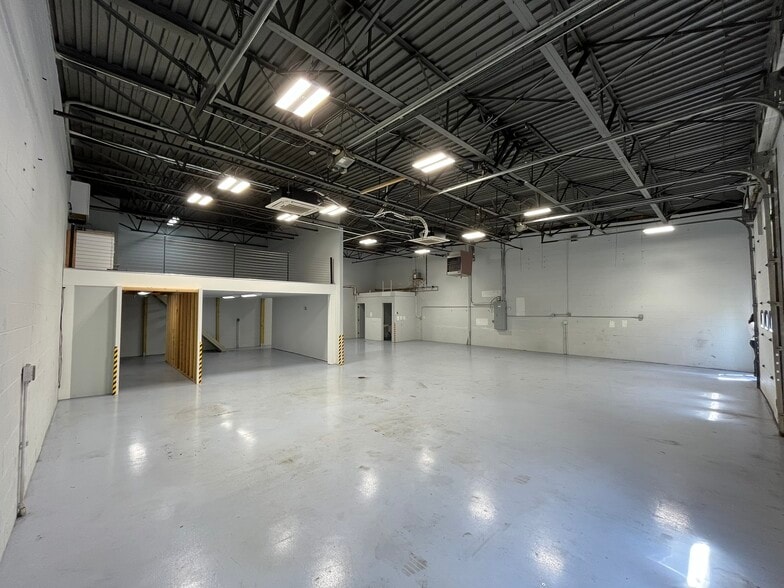 More Photos Of 108 Clematis Ave, Waltham Unknown For Lease