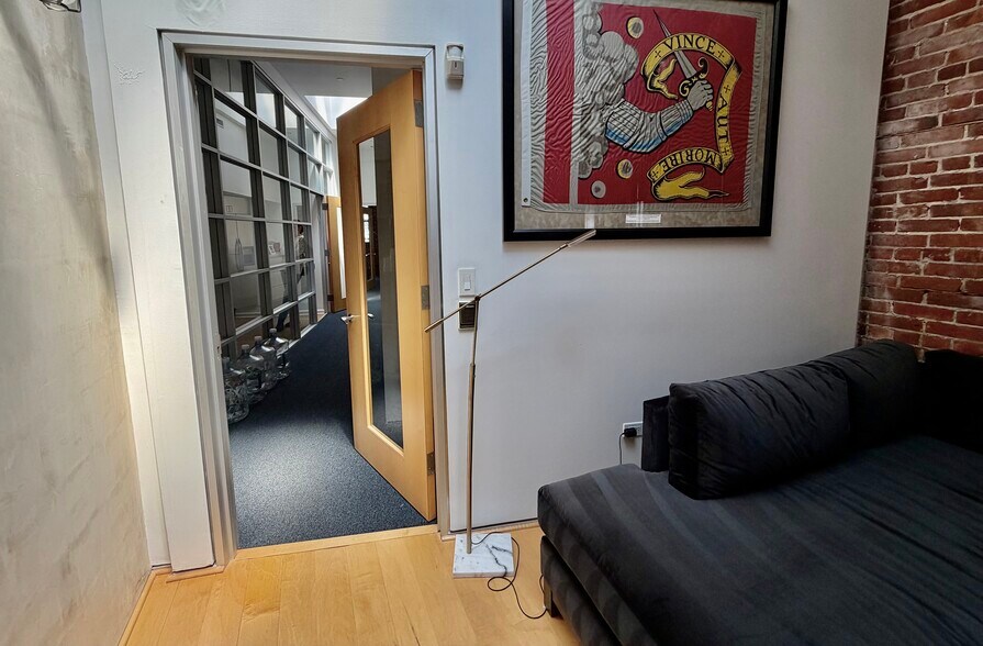 More Photos Of 12 Havemeyer Pl, Greenwich Office For Lease