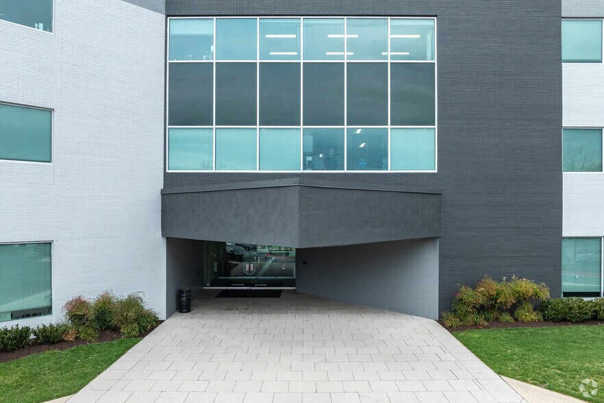 More Photos Of 9175 Guilford Rd, Columbia Medical For Lease