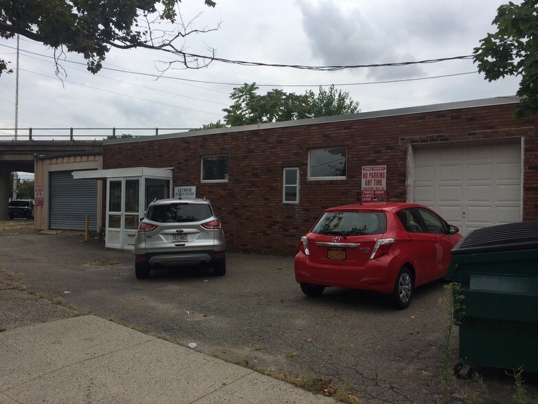 81 E Barclay St, Hicksville, NY 11801 Industrial For Lease