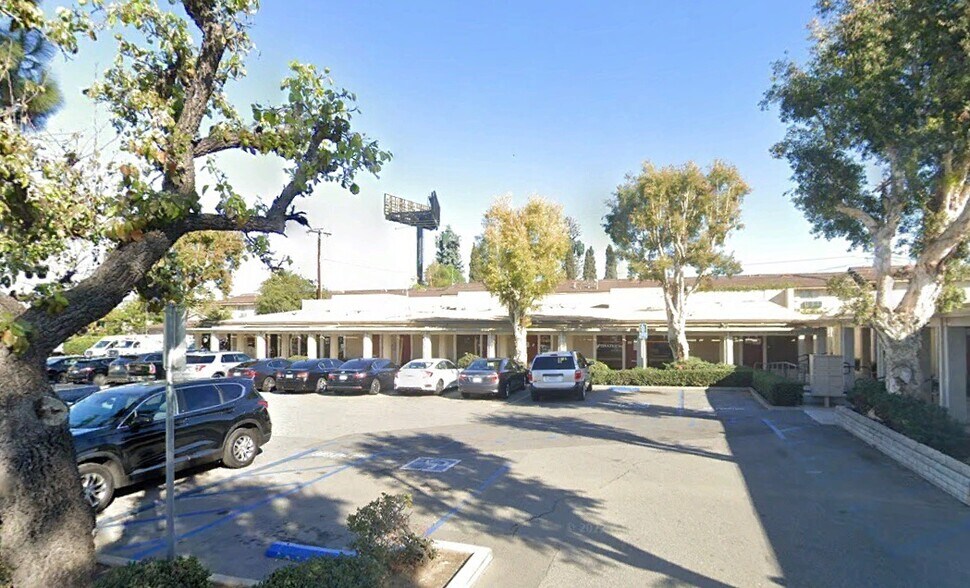 More Photos Of 1920 E Katella Ave, Orange Medical For Lease