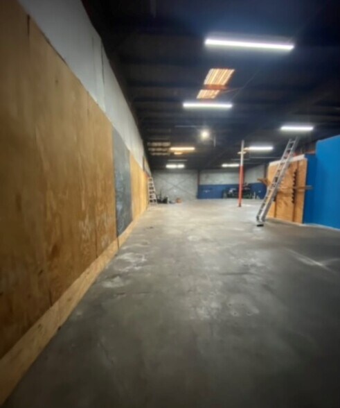 More Photos Of 10302-10308 Cash Rd, Stafford Warehouse For Lease