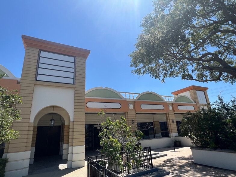 More Photos Of 13505 Icot Blvd, Clearwater Unknown For Lease