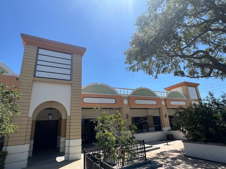 More Photos Of 13505 Icot Blvd, Clearwater Unknown For Lease