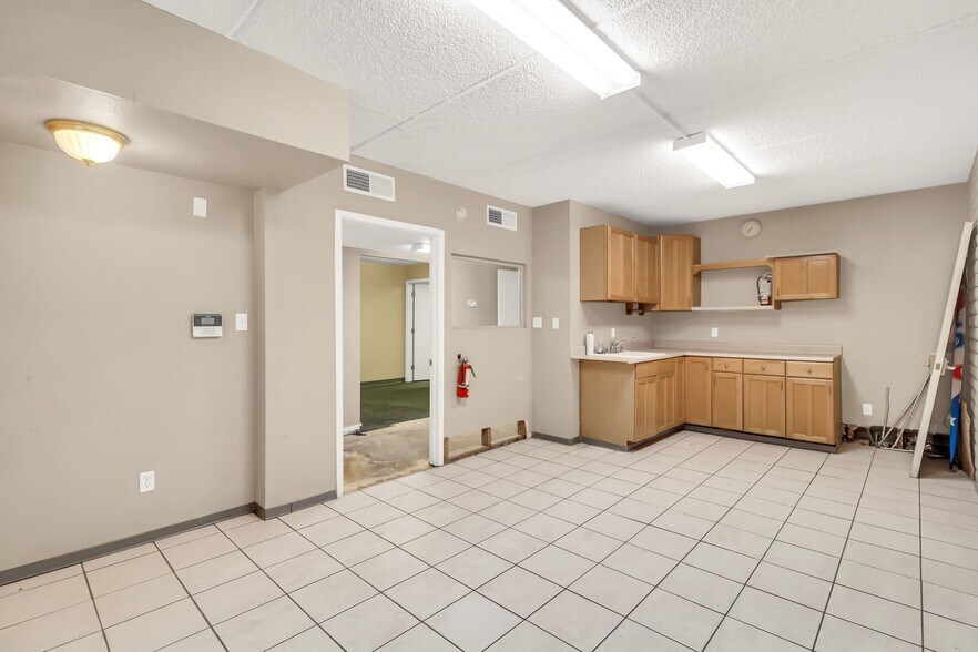 More Photos Of 78 W Ray Rd, Chandler Convenience Store For Lease