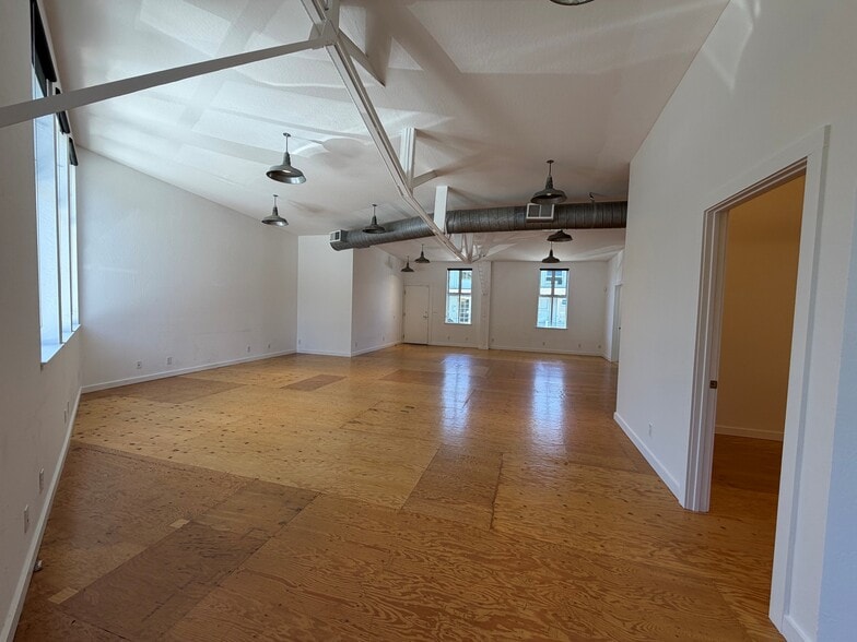 More Photos Of 12-14 E Sir Francis Drake Blvd, Larkspur Unknown For Lease
