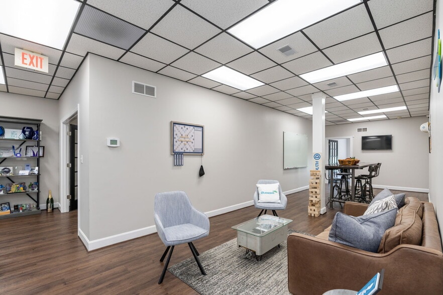 More Photos Of 3240 Office Pointe Pl, Louisville Office For Sale