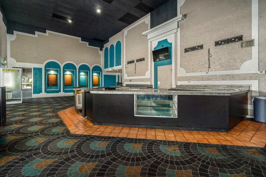 More Photos Of 3750 US Highway 27 N, Sebring General Retail For Lease