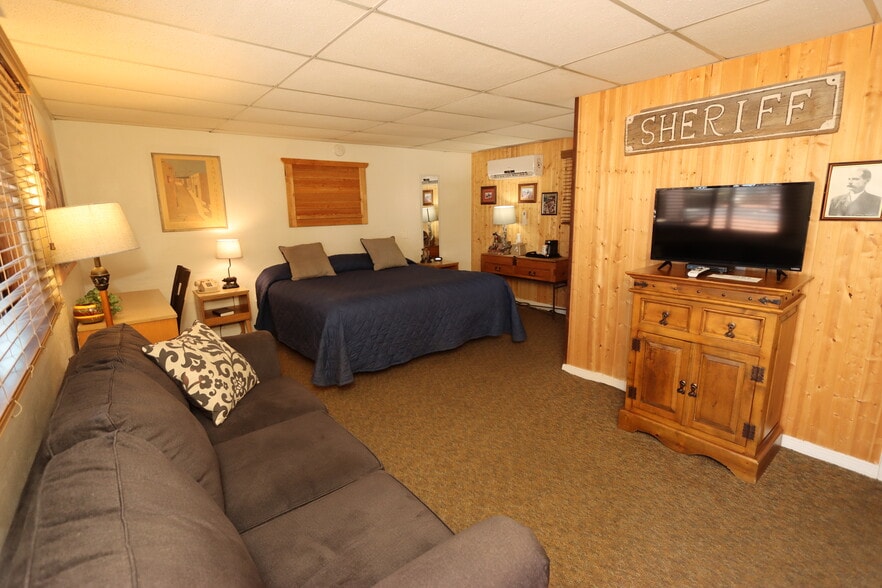 More Photos Of 410 Fremont St, Tombstone Hotel For Sale