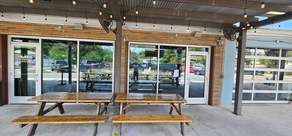 More Photos Of 1602 E Houston St, San Antonio Restaurant For Lease