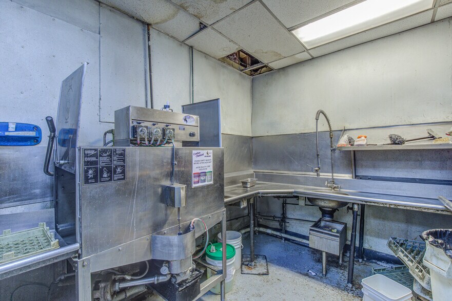 More Photos Of 500 W F St, Casper Restaurant For Sale