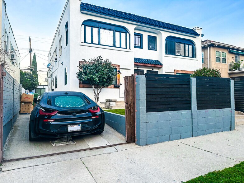 Primary Photo Of 831 N Heliotrope Dr, Los Angeles Apartments For Sale